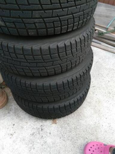 185/70R14のスタットレスタイヤホイール付きまだワンシーズンしか使用してないです割りと溝あり割りと新しいです❗