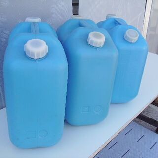 石油ファンヒーター・灯油保管用プラスティックボトル一式（バラ売り不可）