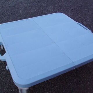 折り畳み式キャンプテーブル（プラスティック）