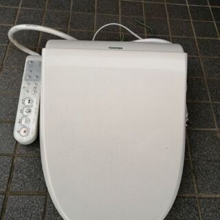 TOSHIBA2012年製　温水洗浄便座