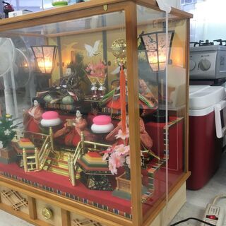 昭和レトロ 徳川作 おひなさま 親王飾り ひな人形 三段五人飾り ガラスケース入り ライト 鶴松屏風 オルゴール付き！！ 昭和レトロ 徳川作 おひなさま 親王飾り ひな人形 三段五人飾り 購入