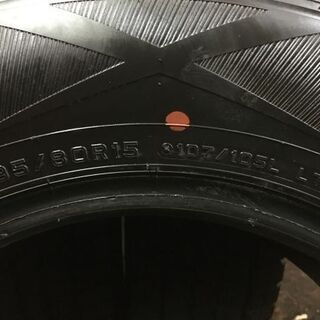 DUNLOP WINTER MAXX SV01 195/80R15 107/105L LT 15インチ スタッドレス 4本 2020年製 バリ溝 キャラバン等　(VTF330) クレジットカード ＱＲ決済可能