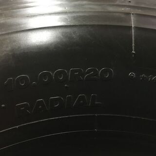 北海道 札幌発 BS W930 10.00R20 14PR 20インチ 大型トラックタイヤ スパイクタイヤ 4本 バリ溝　(TT137) クレジットカード QR決済可能