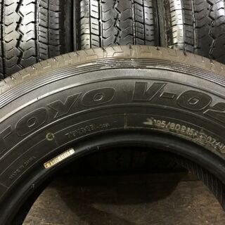 TOYO V-02e 195/80R15 107/105L LT 15インチ 夏タイヤ 4本 2017年製 バリ溝 ハイエース キャラバン等　(VTE328) クレジットカード QR決済可能