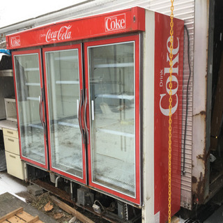 コカコーラ冷蔵庫、ショーケースに。 chateauduroi.co