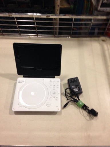 東芝 ポータブルDVD プレーヤー SD-P76SW