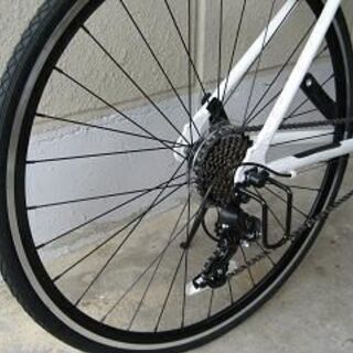 (格安新品)アルミフレームクロスバイク（７００ー２８ｃ・シマノ製２１段変速）ルーツ２１