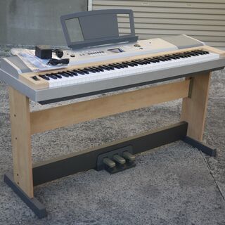ヤマハ 電子ピアノ ポータブルグランド DGX-630 88鍵盤 スタンド付き 
