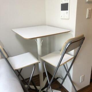 【譲る方を決定しました】テーブル1つと椅子2つのセット
