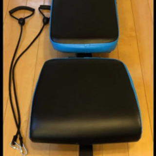 懸垂器具とダンベル、ベンチ台