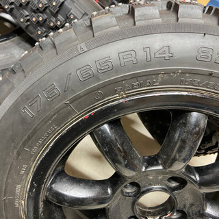 スパイクタイヤ フルピン 175\65r14 アドバン MT14 - 車のパーツ 