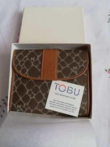 [別媒体で取引完了][未使用]ニナ　リッチ　二つ折り財布　ニナリッチ 財布 折り財布 レザー 本革 ブラウン レディース