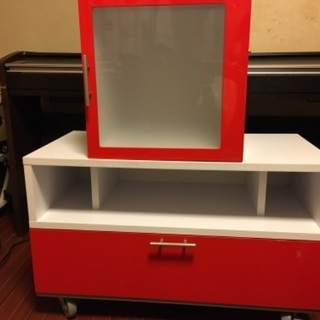 可愛い赤のテレビ台と収納BOX2個セット✨無料で差し上げます