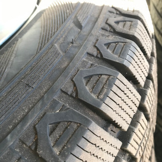 ストア 美品タイヤ スタッドレス ハイエース 195-80R15