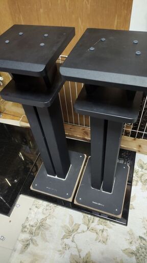 スピーカースタンド B\u0026W STAV24S2とハヤミNX-B300S合体高さ77㎝ 支柱に砂を詰めて重量各18.3キロ 底面とスタンド支柱はセメントで固定！