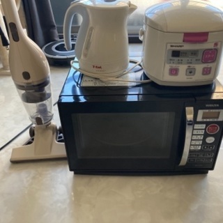 電子レンジ（オーブン付き）、掃除機、炊飯器、電気ケトル
