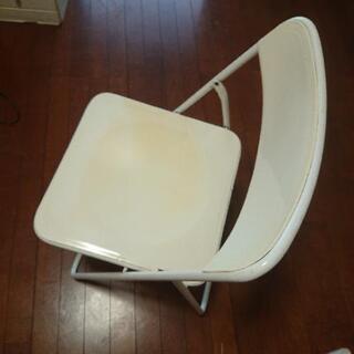 白いパイプ椅子  IKEA
