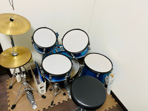 ドラムセット　小サイズ　YAMAHA スローンは付きません ドラムセット 小サイズ YAMAHA スローンは付きません