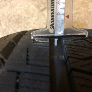 バリ溝!!と言うか新品? 17年製 205/55R16 ピレリ アイスアシンメトリコ