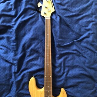 バッカスフレットレス(定価10万)