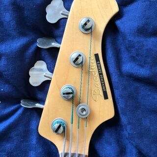 バッカスフレットレス(定価10万)