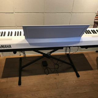 【美品】ポータブル電子ピアノ　Yamaha P-105WH  折畳みスタンド、ソフトケース付き 美品】ポータブル電子ピアノ Yamaha P-105WH 折畳みスタンド、ソフト