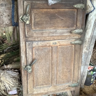 昔の木製冷蔵庫