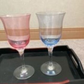 青と赤のペアワイングラス