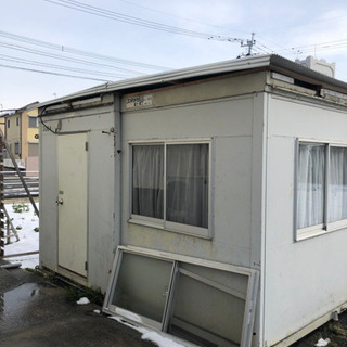 プレハブ小屋