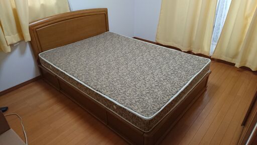 ダブルベッド フレームのみ（¥6000）も可