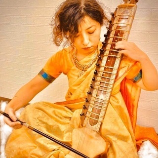 インドの民族楽器ディルルバレッスンとカラオケ教室を行っております