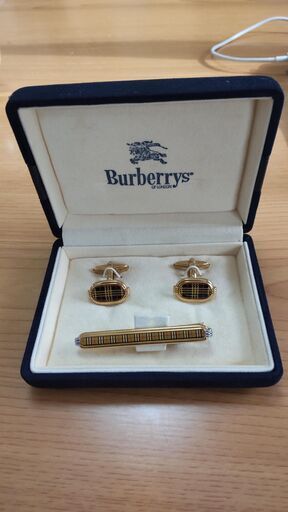 BURBERRY　カフスボタンネクタイピンセット