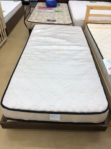 枠付き シングルベッド