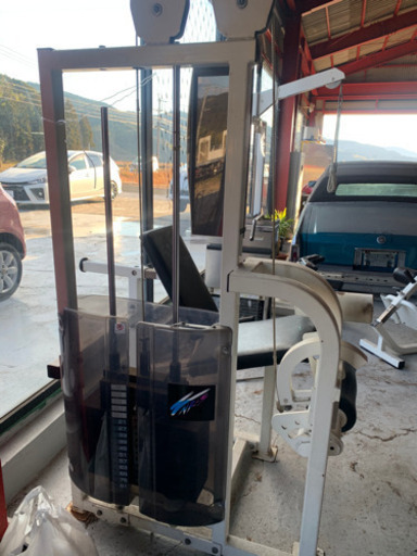 レッグエクステンション　トレーニング機器