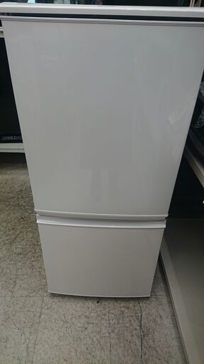 レビュー高評価のおせち贈り物 冷蔵庫　SHARP　SJ-D14B　137L　2016年製　シャープ　単身用（W84) 冷蔵庫