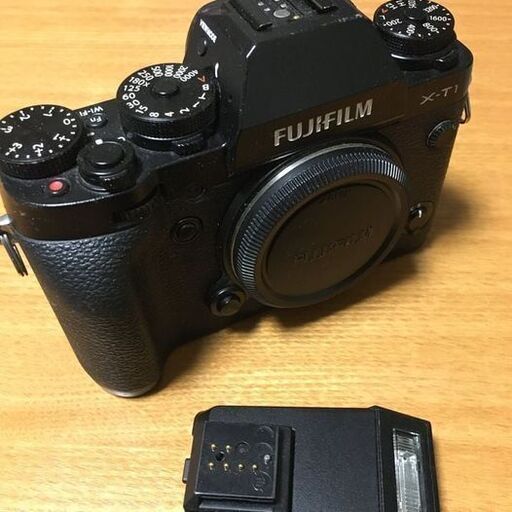 富士フィルムのミラーレスカメラ　X-T1