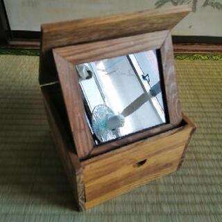 小さな木箱のメイクボックス