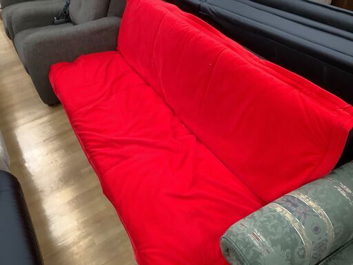 【取りに来れる方限定】赤色のソファーでございます！！