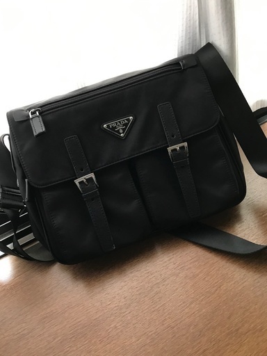 Prada メッセンジャーバッグ