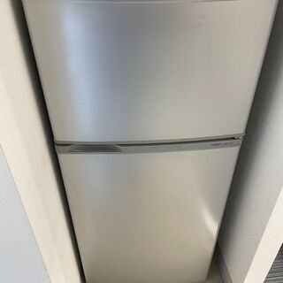 冷蔵庫（AQR-111C）