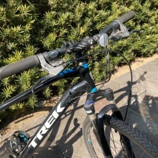 【商談中】TREK 8.3DS Trek Black/Cyan