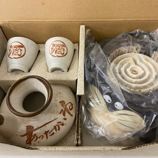 新品 陶器の電気コンロとぐい呑みとおちょこセット(電1-13)