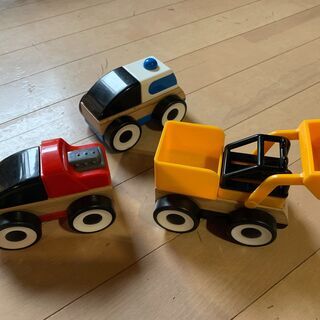 【ネット決済】木製　分解、組み立てができる車のおもちゃ