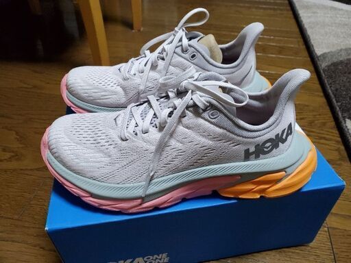 HOKA ONEONE クリフトンエッジ　23.5㎝