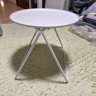 無印のスチール製サイドテーブル