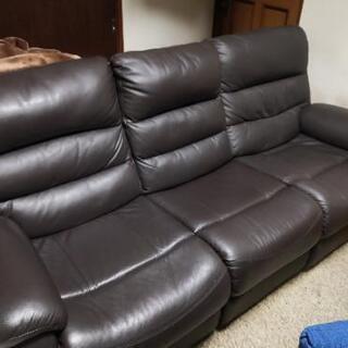 大幅値下げ 美品 ニトリ 3人用電動本革テーブル付きリクライニング