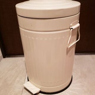 ニトリ　ペダルペールソフトクローズ 12L(アイボリー)