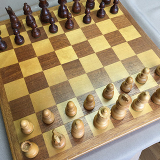 木製レトロ　チェス盤とコマのセット