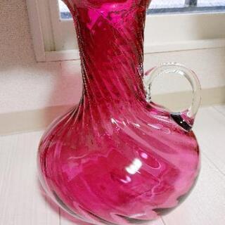 【ネット決済・配送可】ピンクの大きな花瓶 ガラス細工