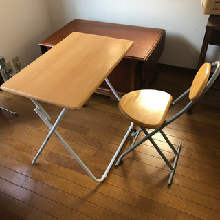 【無料】折りたたみテーブル＆イス2脚